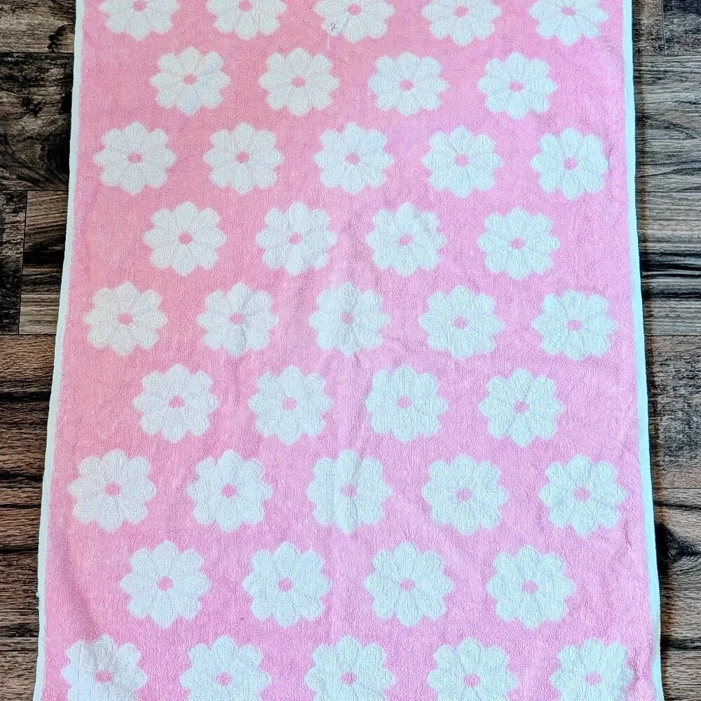 VTG Martex Bath Towel Pink Flower Power Daisy 100% Cotton Groovy Retro MCM USA